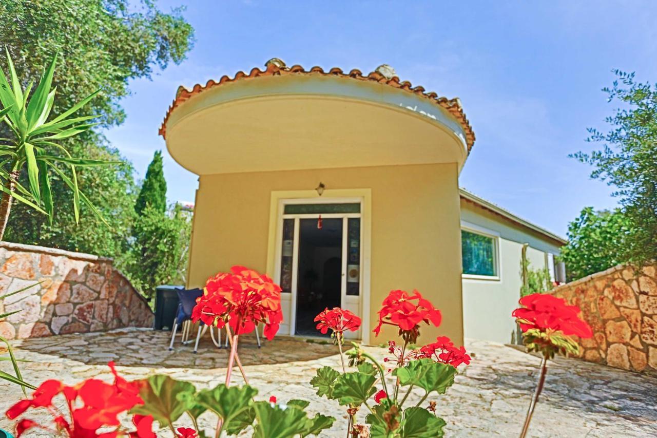 Amfitriti Hotel&studios 3* Lákka