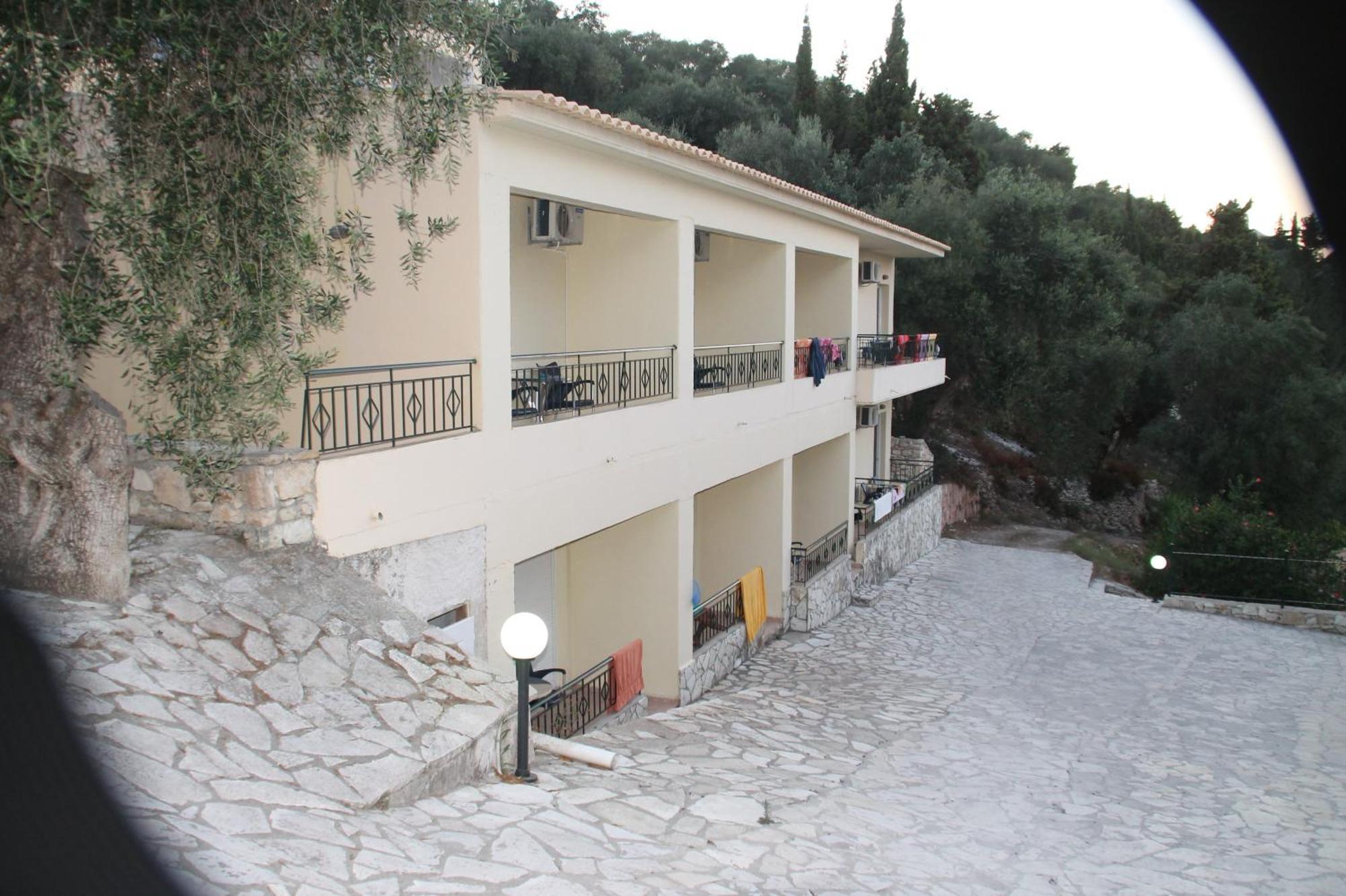 Amfitriti Hotel&studios 3*