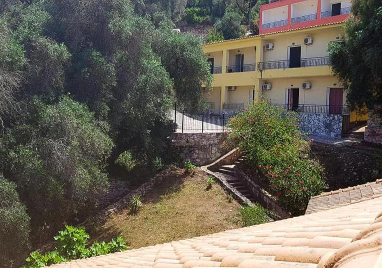 Amfitriti Hotel&studios 3*
